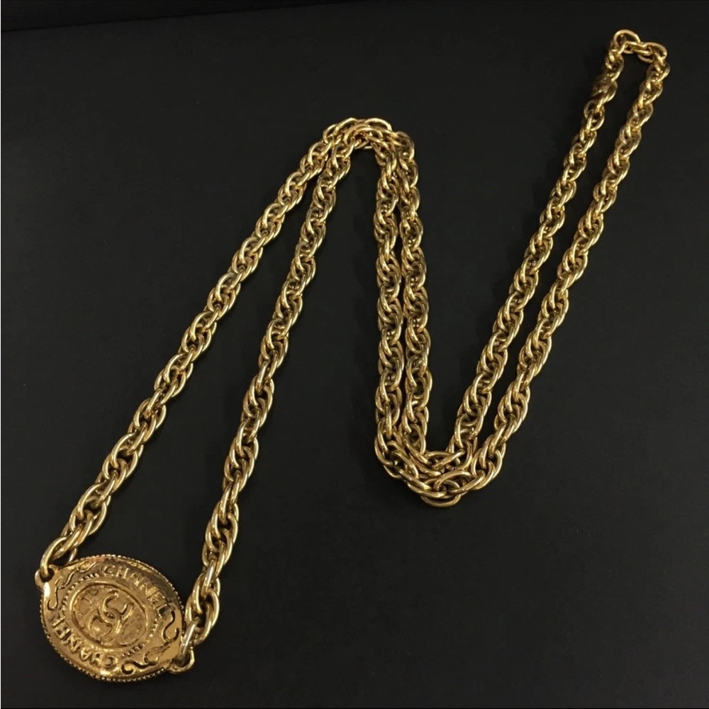 Vintage  CHANEL Logo Medallion Necklace Long Oval Arabesque Pendant Necklace